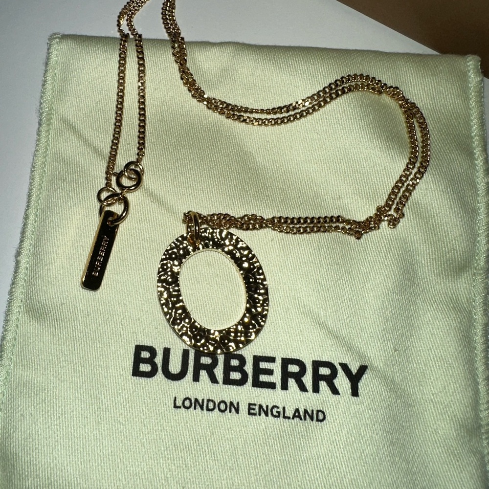 BURBERRY “O” Alphabet Charm Gold Necklace
